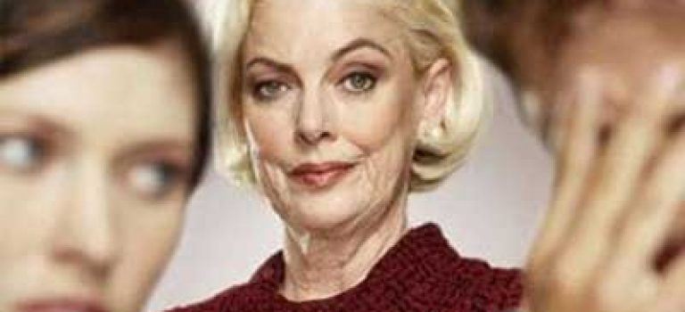 با دخالت های مادرشوهرم چطور کنار بیایم؟